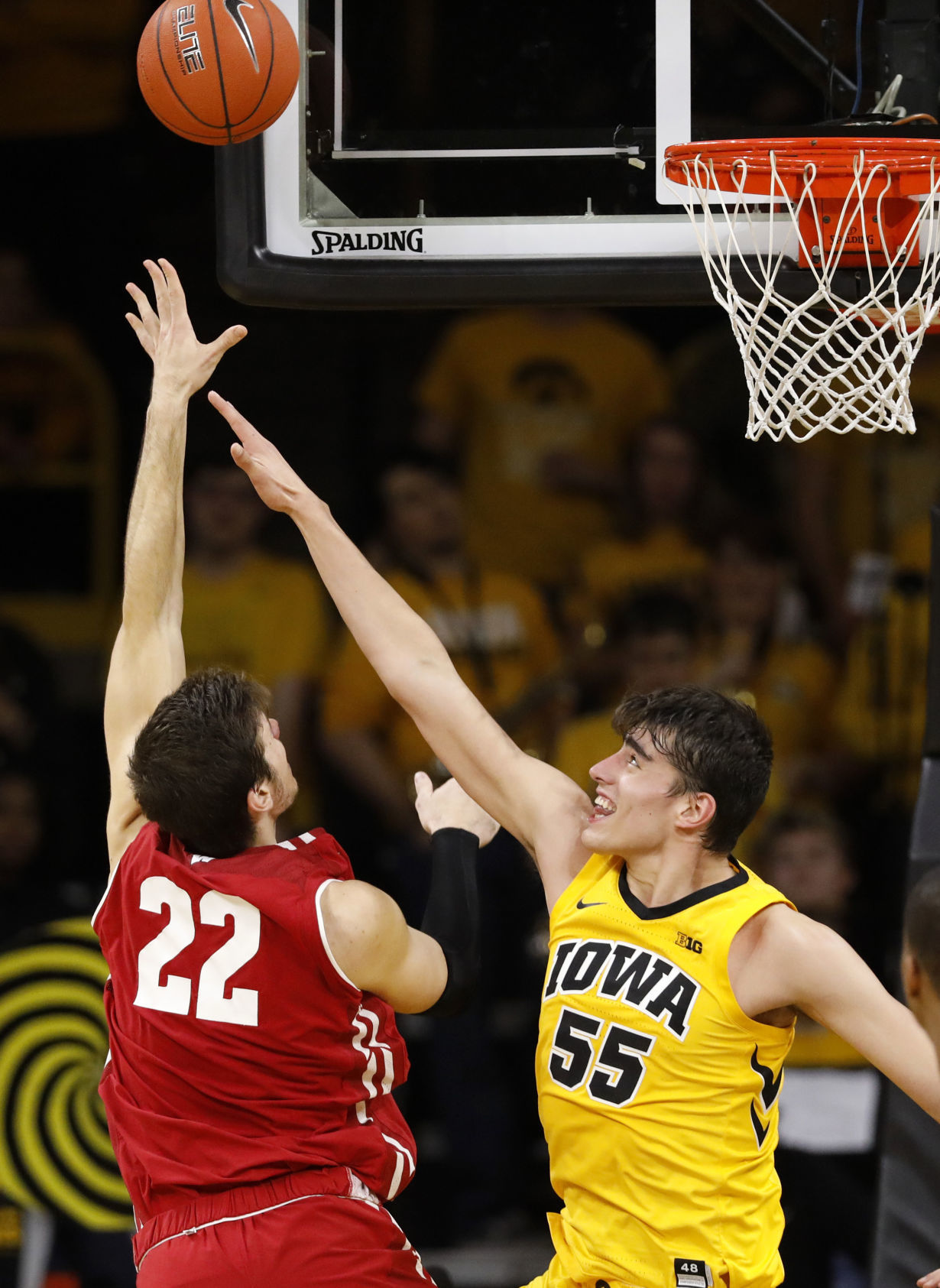 Badgers 72, Hawkeyes 66